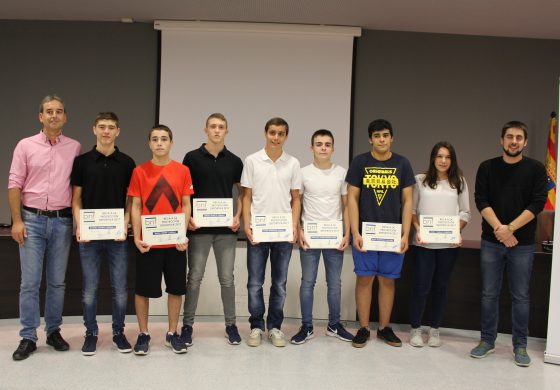 Nueve jóvenes deportistas de Binéfar reciben becas municipales por su especial proyección por valor de 6.000 euros