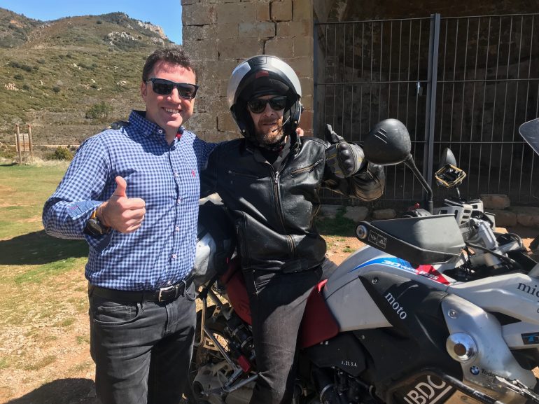 Miquel Silvestre recorre las rutas de Huesca la Magia On Road como participante del Premio Viajero Amex