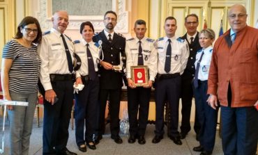 Dos mandos del Cuerpo de la Policía Local de Huesca visitaron la localidad de Tarbes con motivo de las fiestas de la ciudad