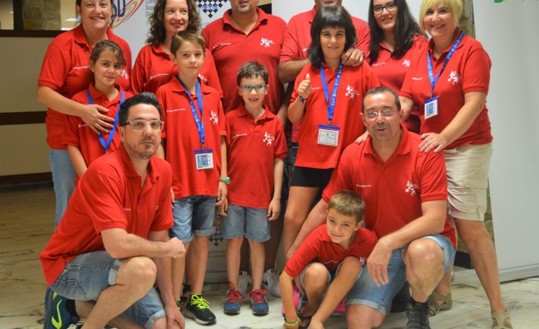 Gran actuación en el Premundial de Ajedrez de Padrón de la Escuela Ferroglobe de Monzón