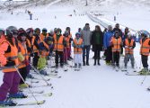 Los más pequeños disfrutan de la nieve en la mayor campaña de esquí escolar en las estaciones Altoaragonesas