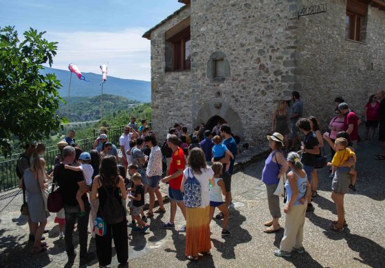 El II Festival País de Moñacos de Abizanda se abre al público adulto con cafés tertulia con veteranos artistas y funciones nocturnas