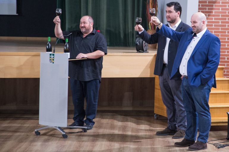 Presentación del Vino “Crianza solidario” Cruz, de Bodegas Valdovinos